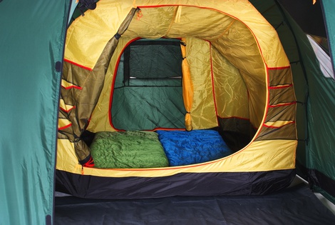 Кемпинговая палатка с большим тамбуром. Alexika Nevada 4