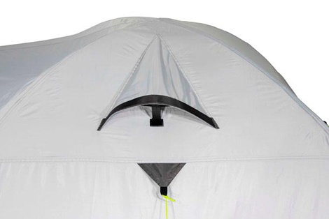 Двухслойная палатка с просторным тамбуром для снаряжения High Peak Nevada 2