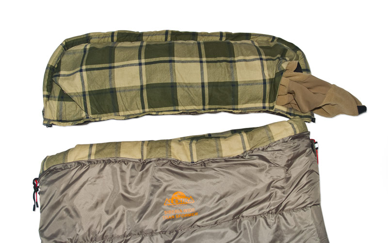 Модель, объединяющая в себе удобство спальника-одеяла с подголовником и простого одеяла Alexika Siberia Wide Transformer