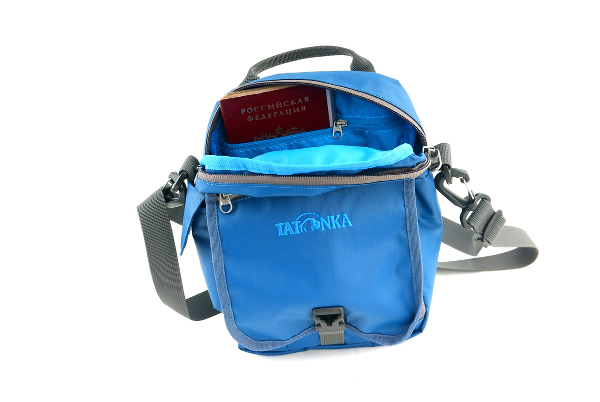 Вместительная дорожная сумочка из водооталкивающей ткани. Tatonka Check In XT Clip